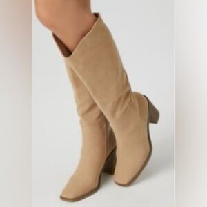 Faux Suede Block Heel Boots Womens size 7.5 Tan pull on zipper below the knee